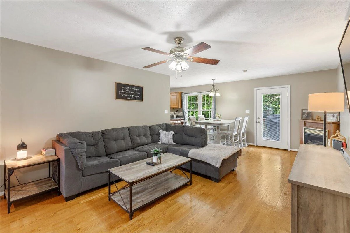 408 Giles AVE - Photo 9