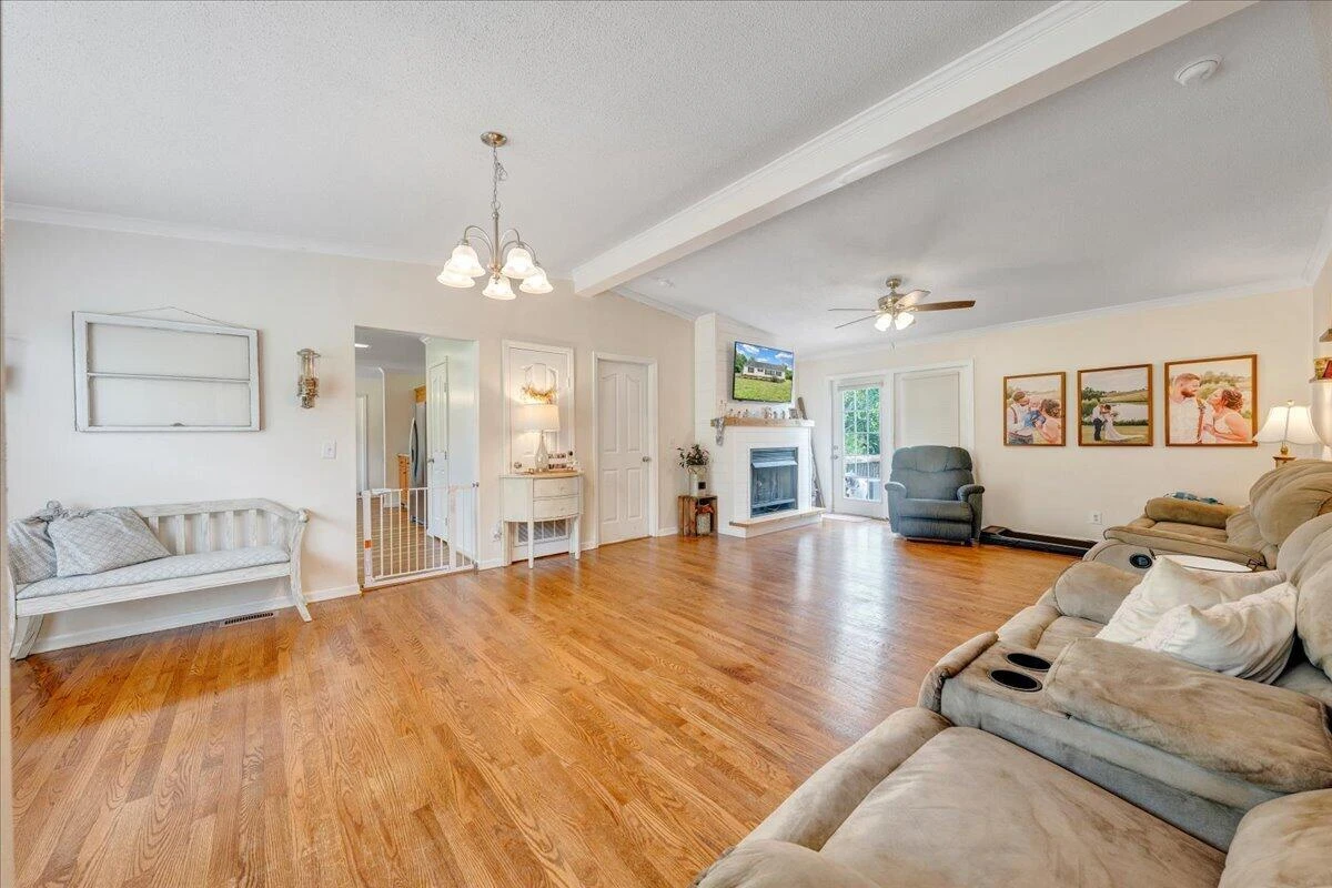 1064 Lipscomb RD - Photo 5