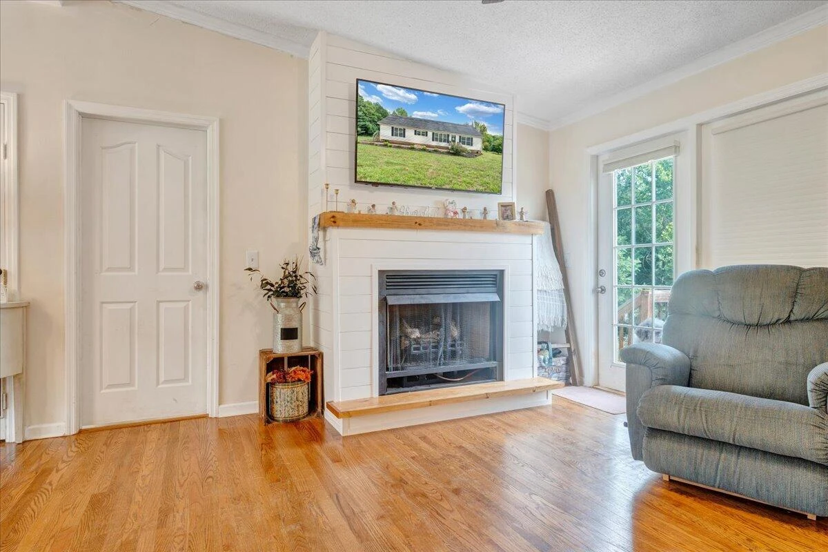 1064 Lipscomb RD - Photo 8