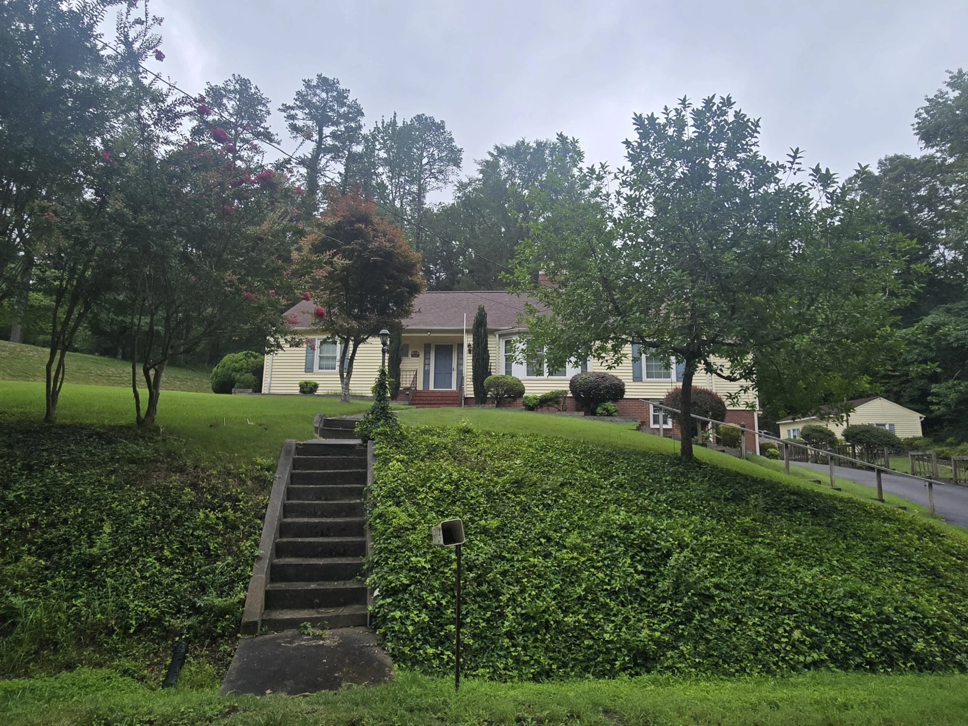 680 Park LN - Photo 2