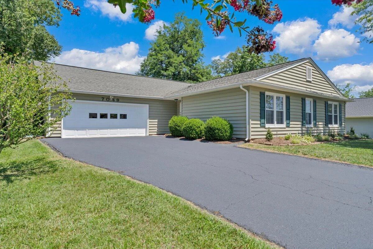 7049 Autumn Wood LN - Photo 3