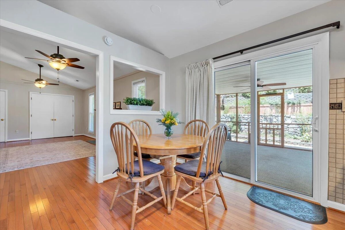7049 Autumn Wood LN - Photo 16