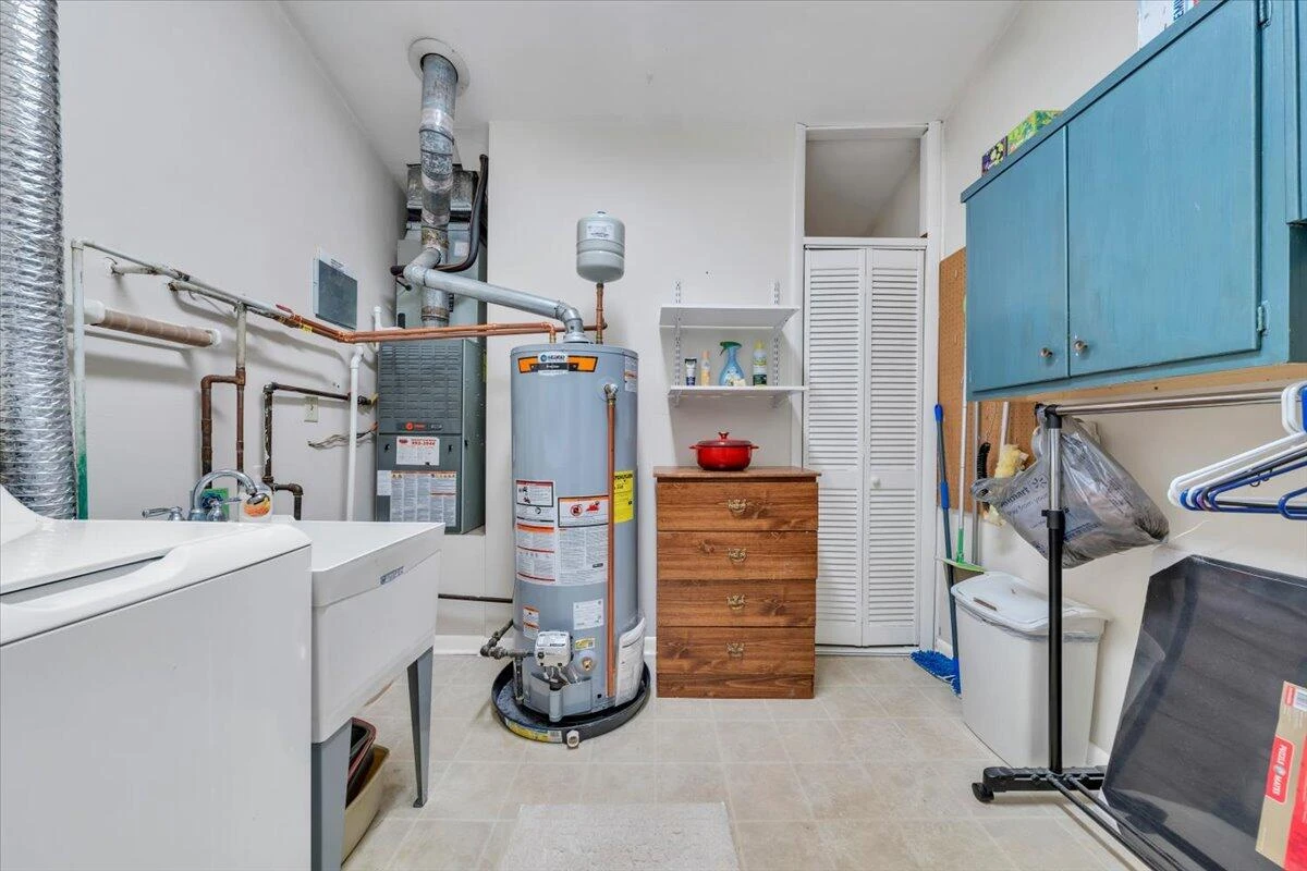 7049 Autumn Wood LN - Photo 35