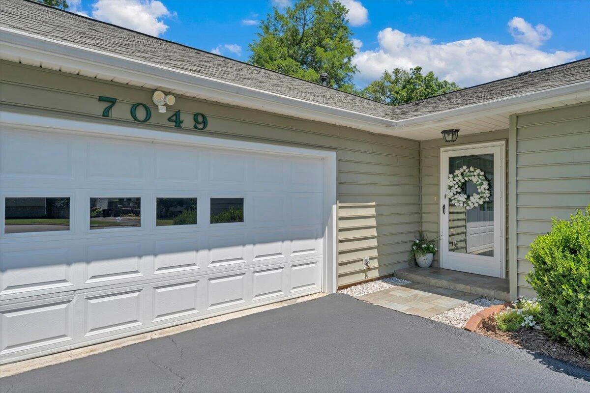 7049 Autumn Wood LN - Photo 36