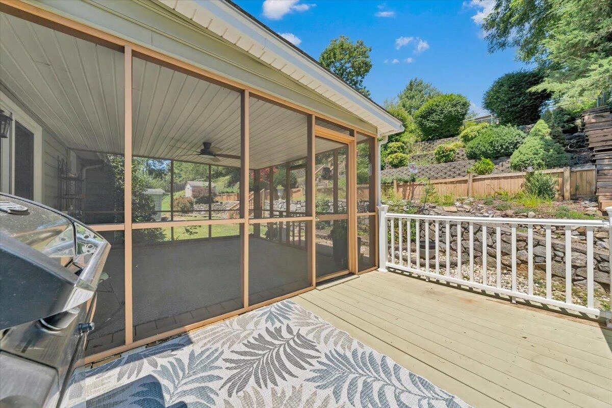 7049 Autumn Wood LN - Photo 40