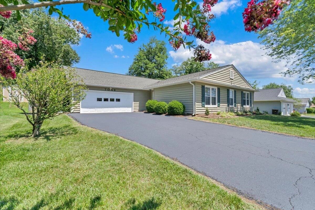 7049 Autumn Wood LN - Photo 42