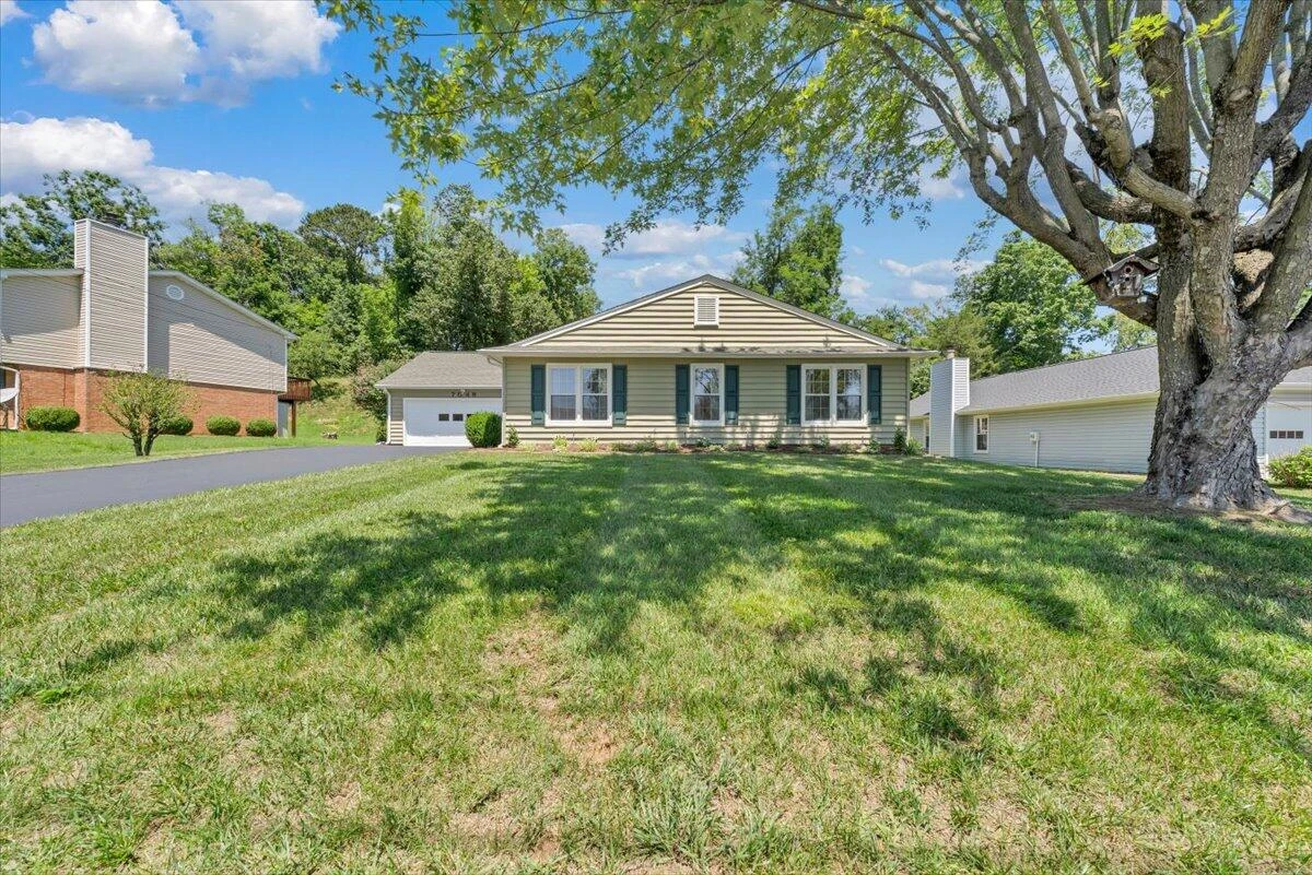 7049 Autumn Wood LN - Photo 43