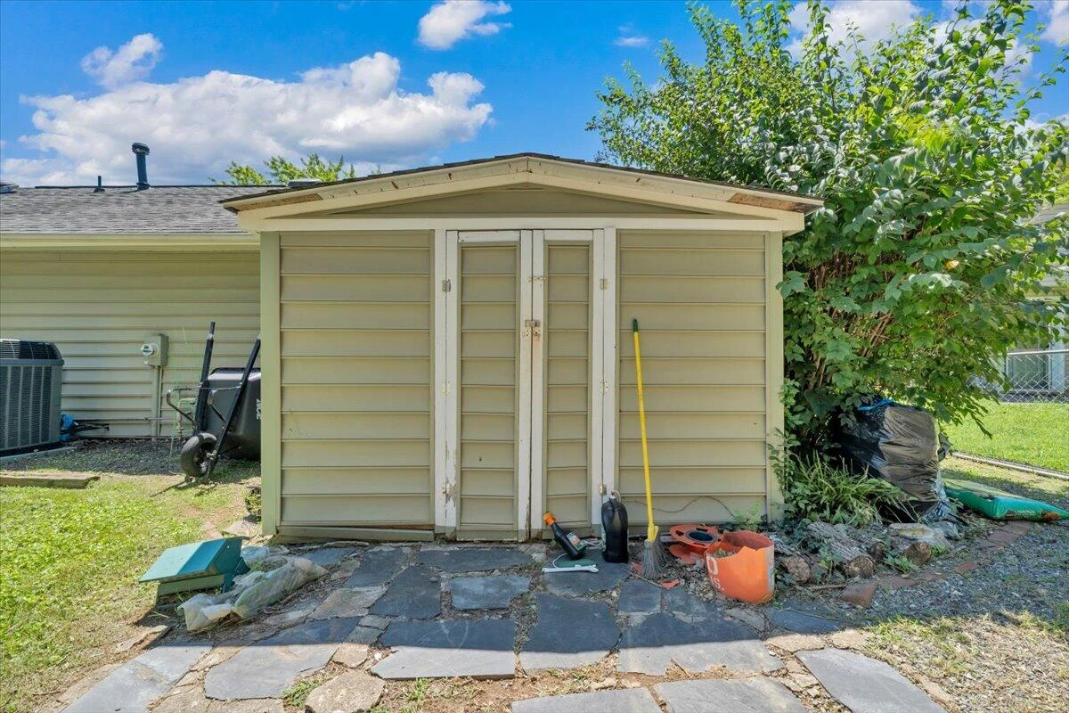 7049 Autumn Wood LN - Photo 45