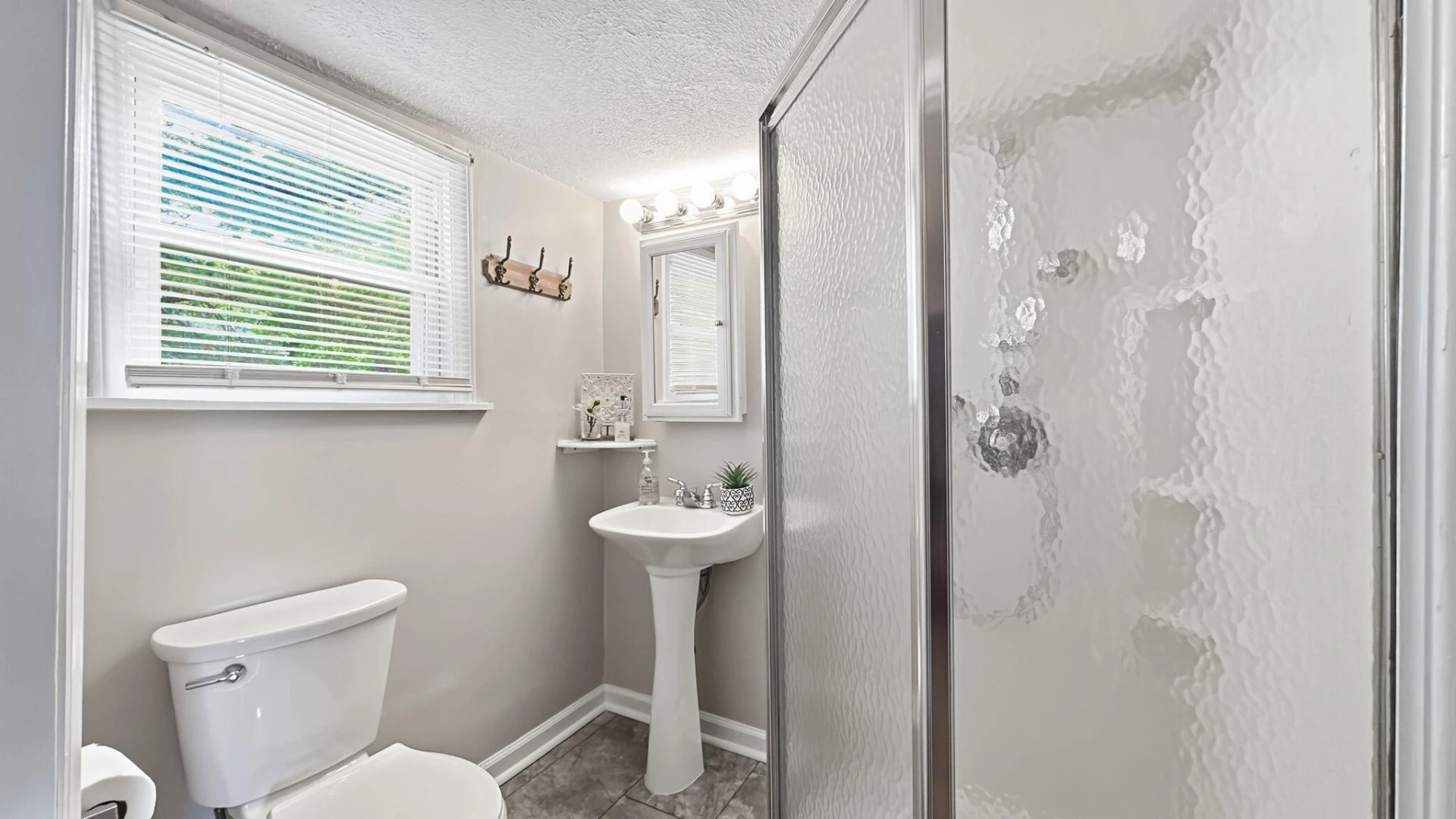 312 LAKEHURST AVE - Photo 22