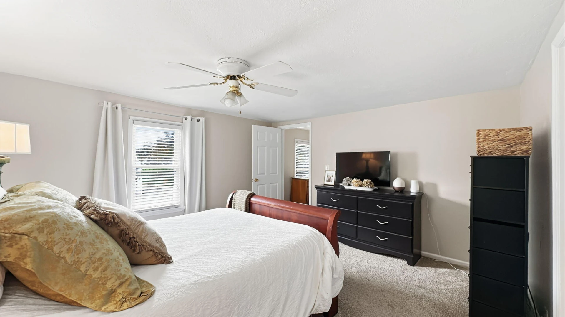 312 LAKEHURST AVE - Photo 37