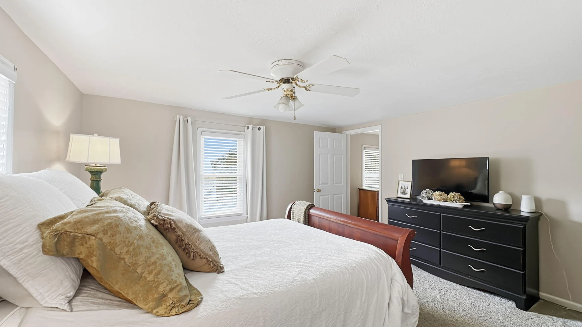 312 LAKEHURST AVE - Photo 38