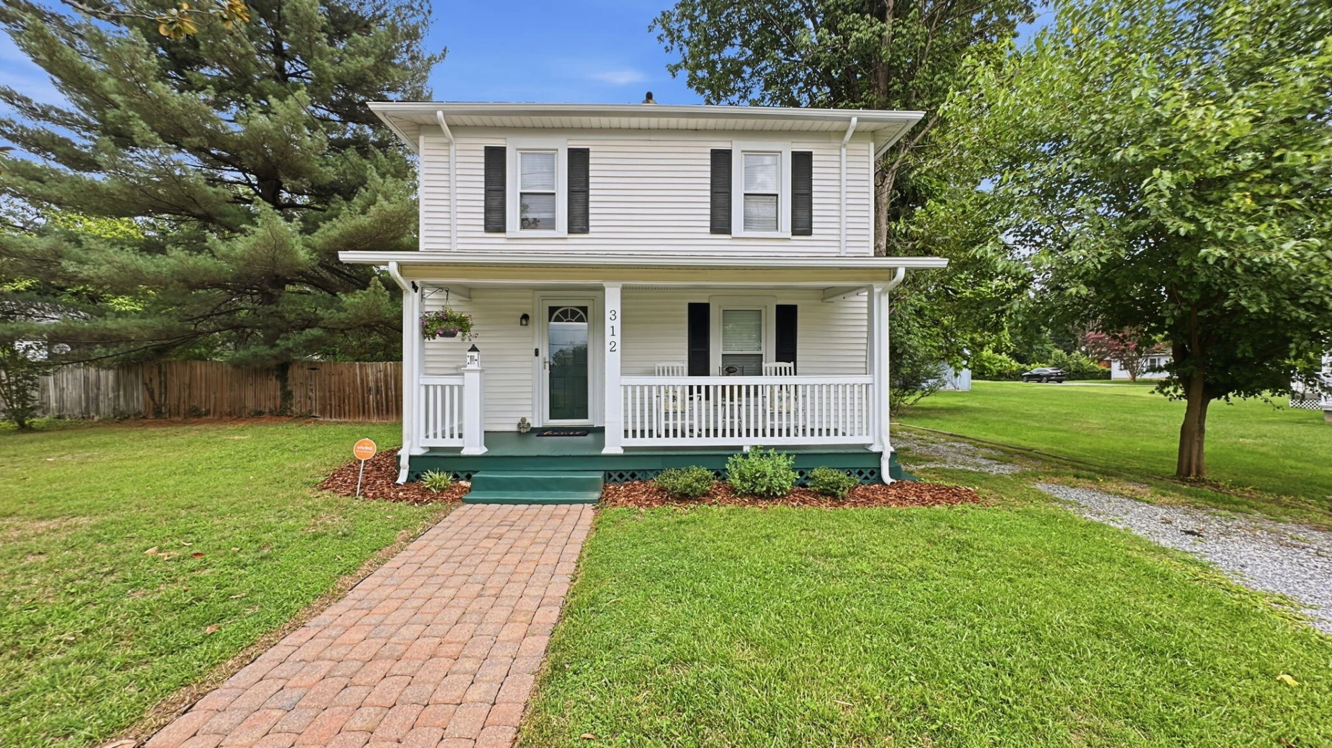 312 LAKEHURST AVE - Photo 8