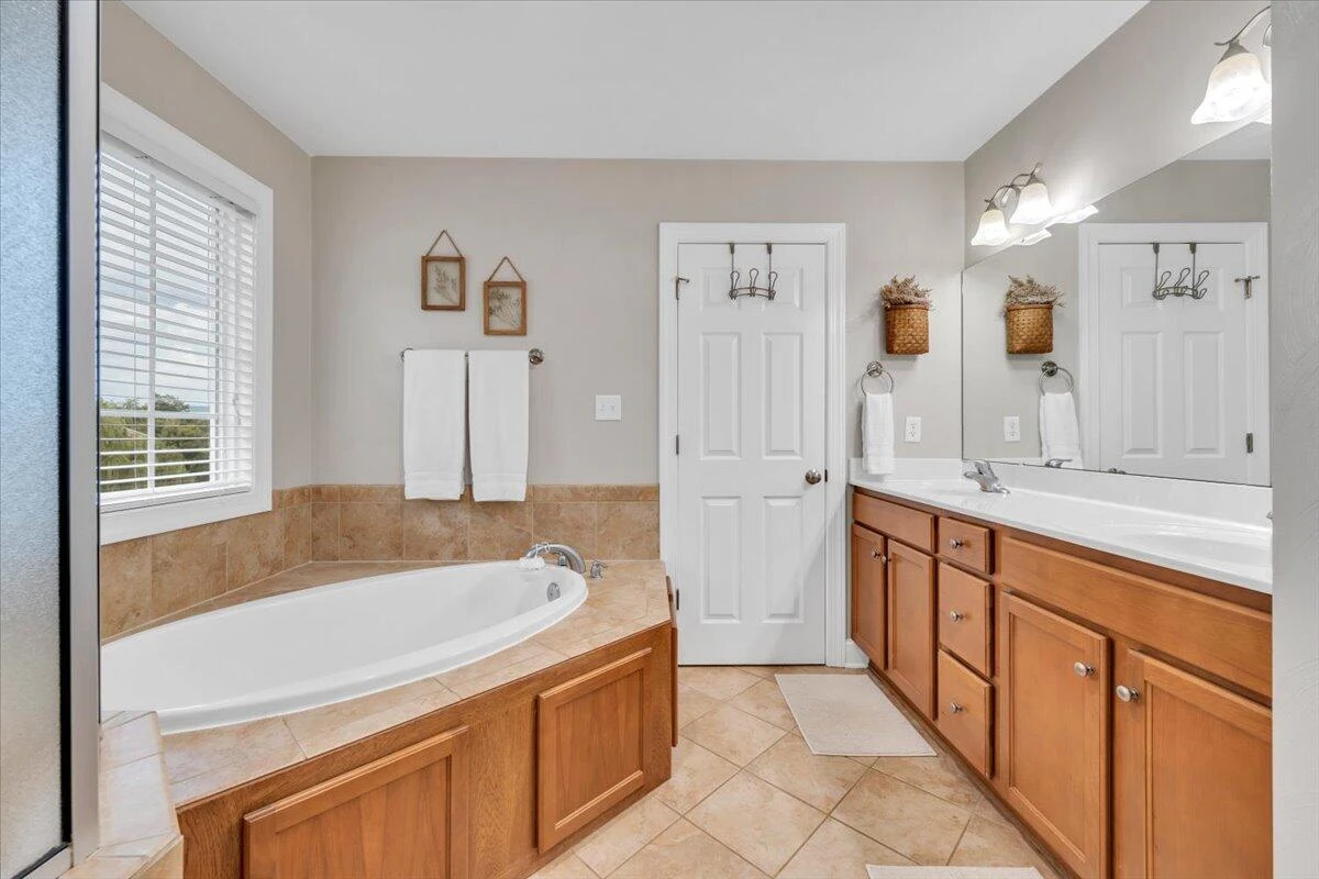 5927 Crumpacker DR - Photo 28