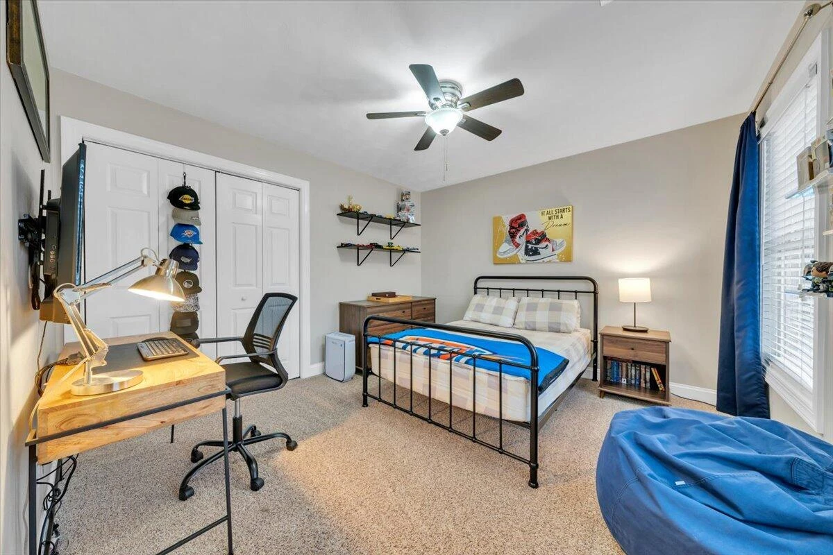 5927 Crumpacker DR - Photo 32
