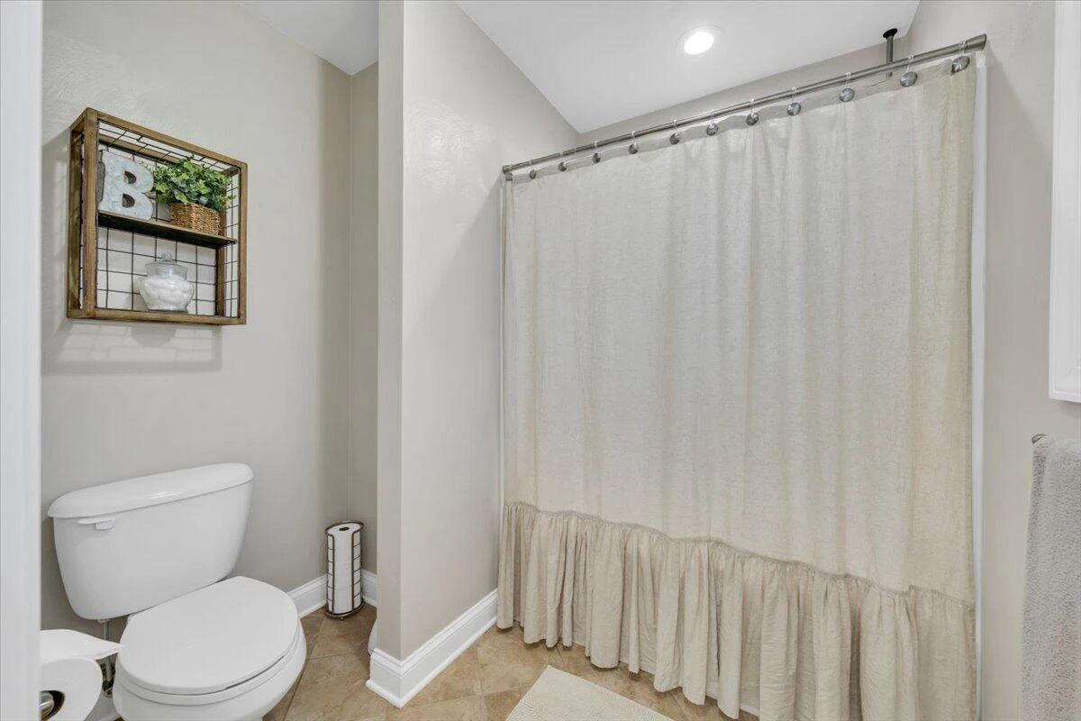 5927 Crumpacker DR - Photo 35
