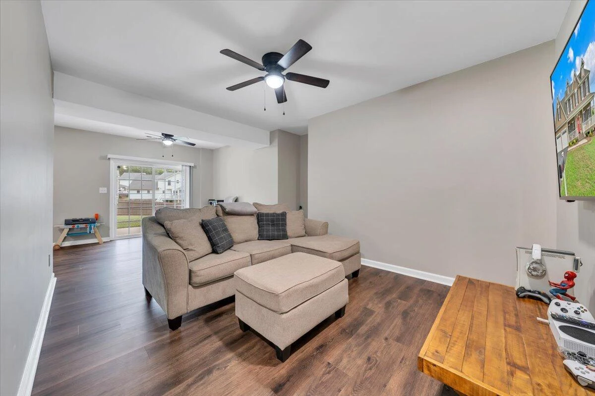 5927 Crumpacker DR - Photo 36