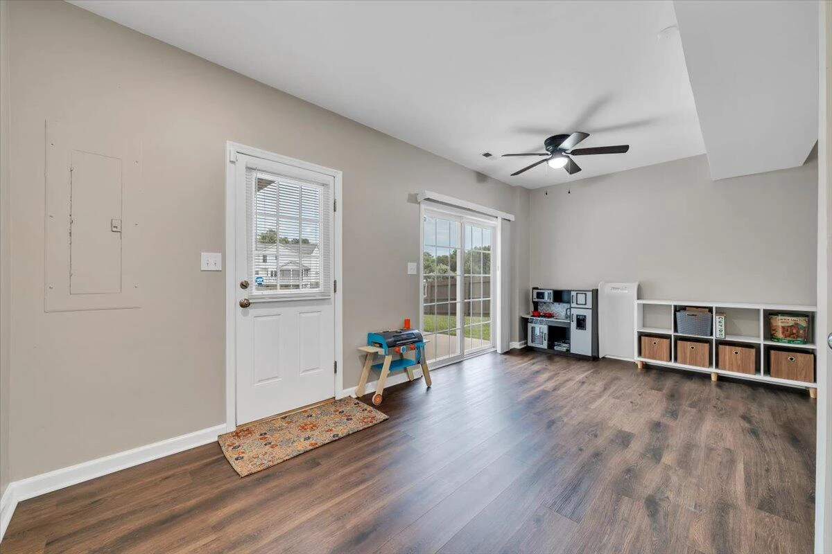 5927 Crumpacker DR - Photo 40