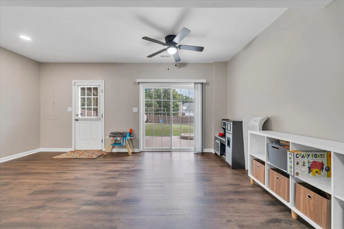 5927 Crumpacker DR - Photo 43