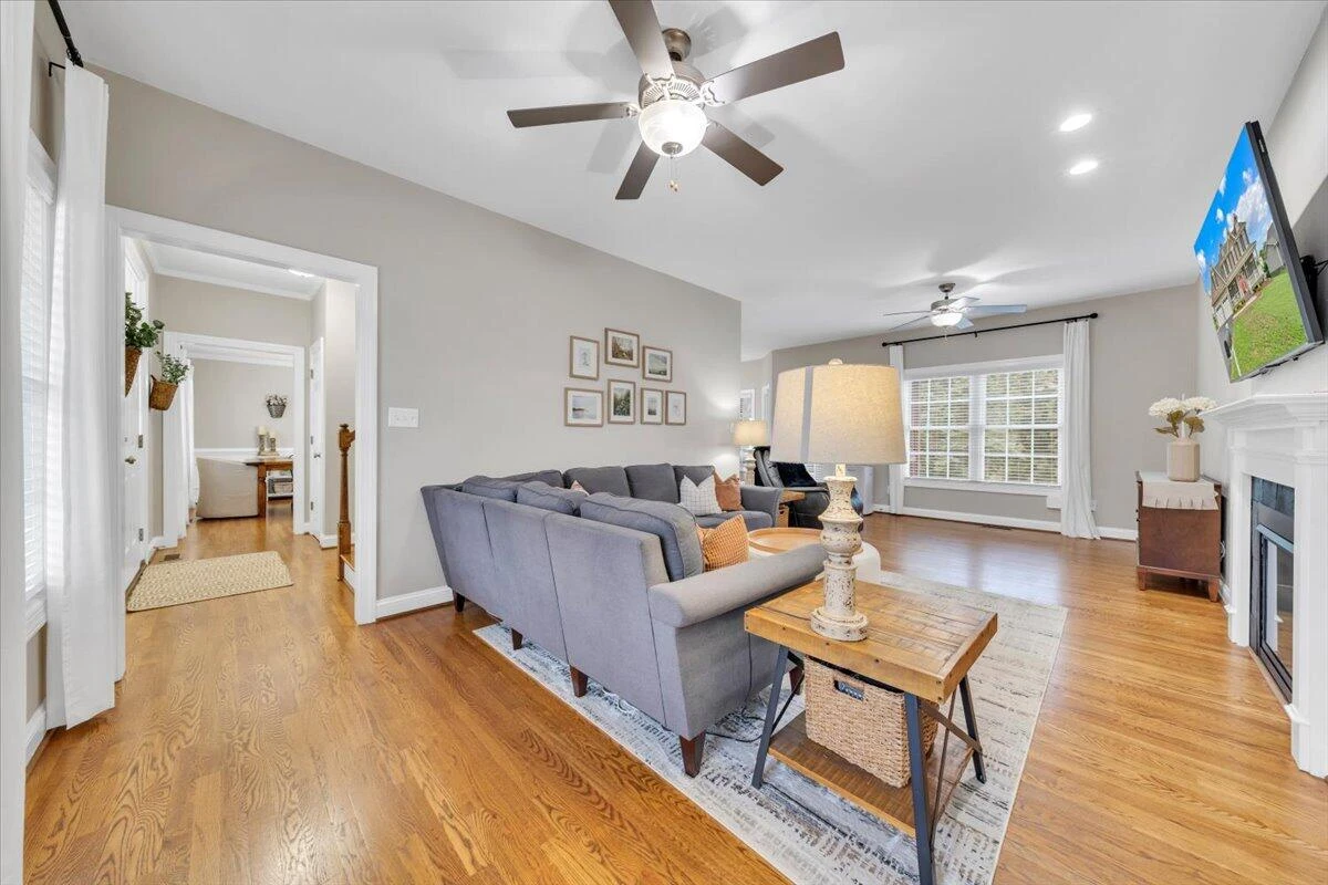 5927 Crumpacker DR - Photo 5