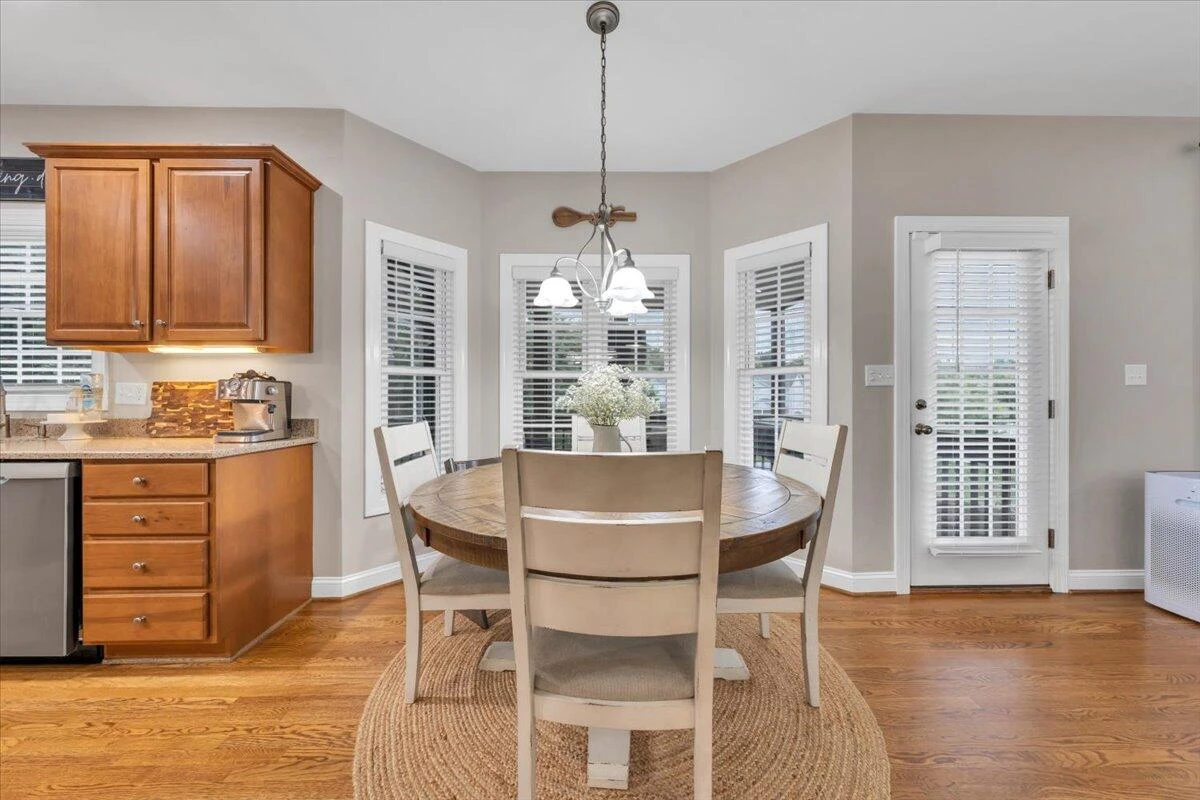 5927 Crumpacker DR - Photo 9