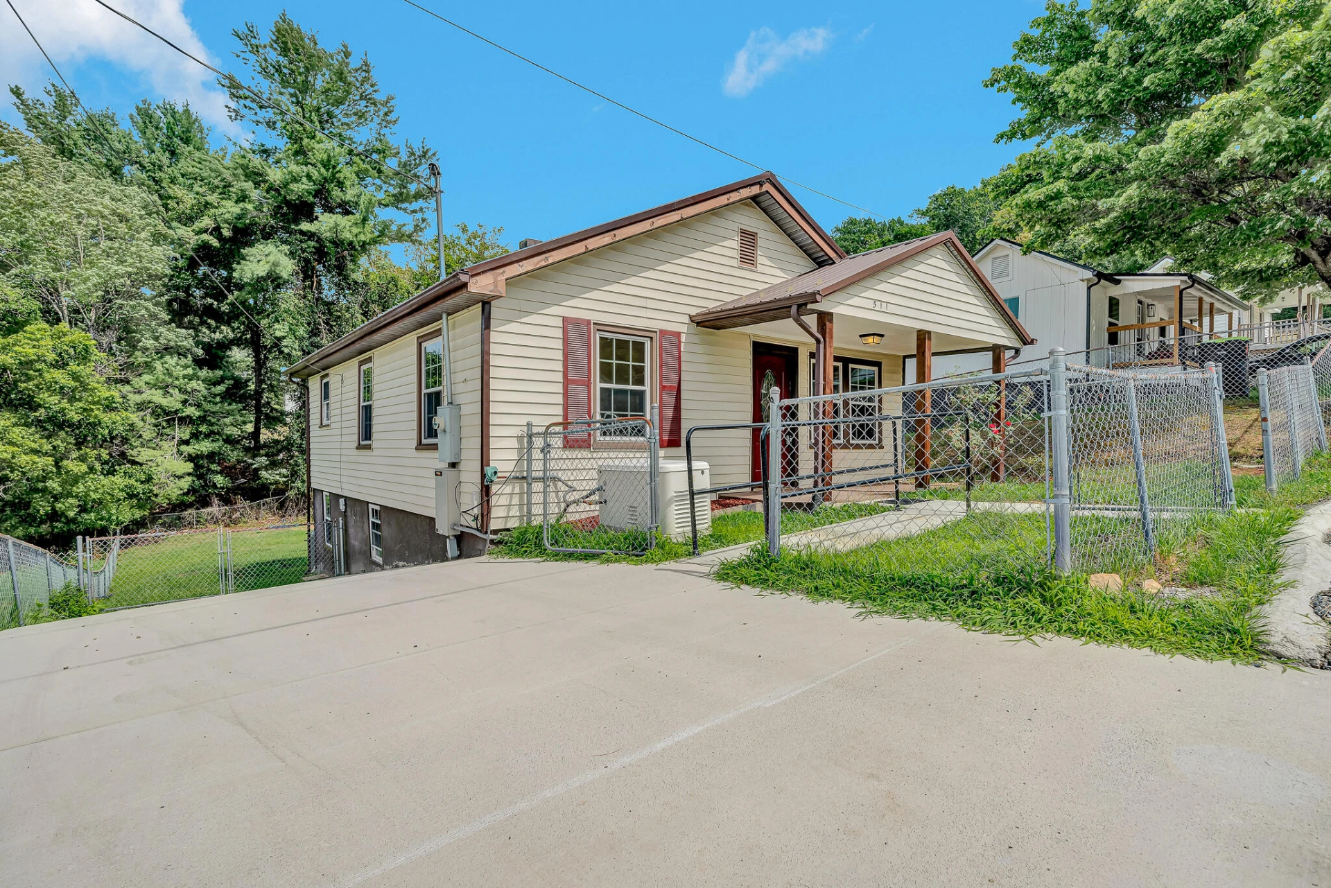 511 Patterson AVE - Photo 2
