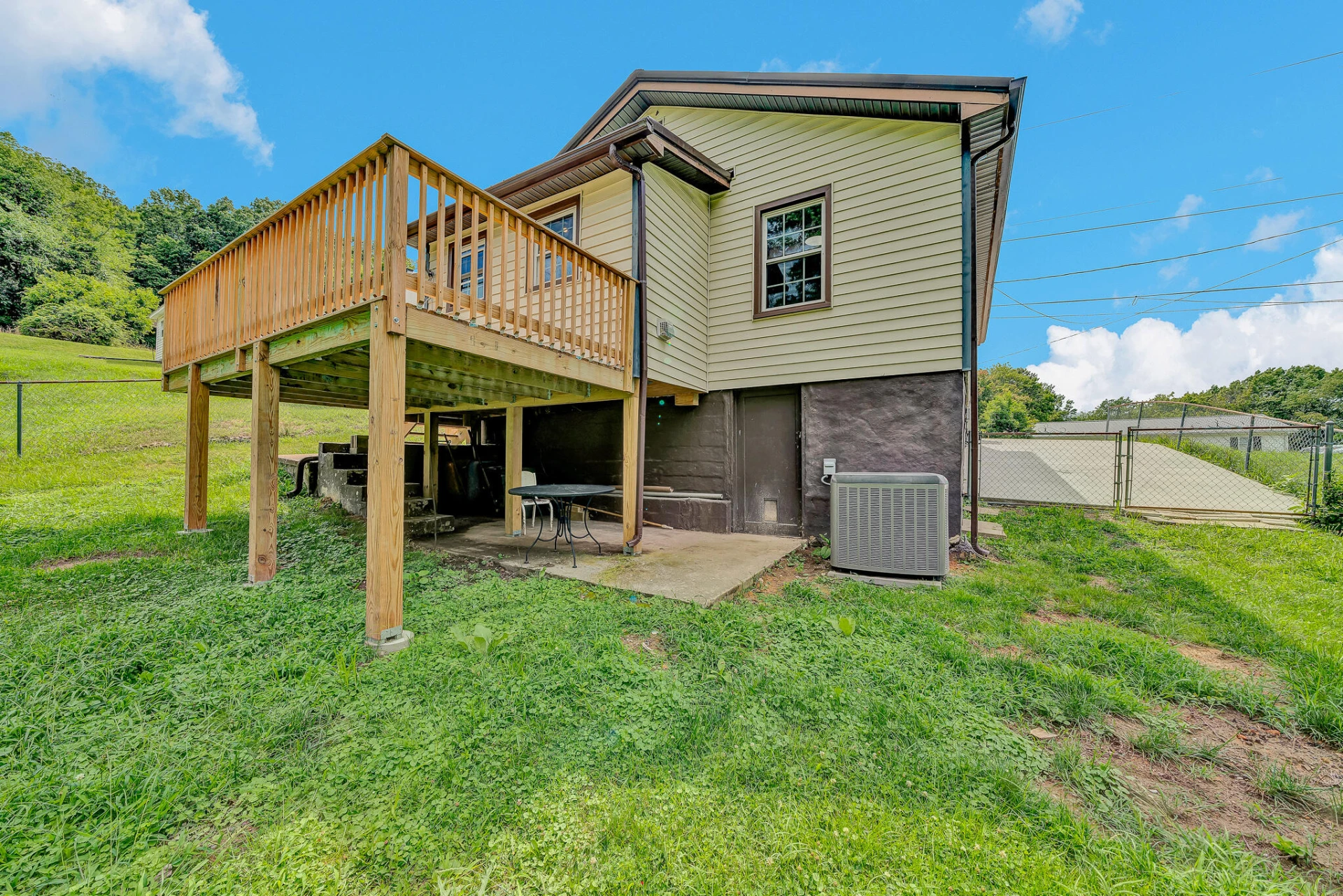 511 Patterson AVE - Photo 24