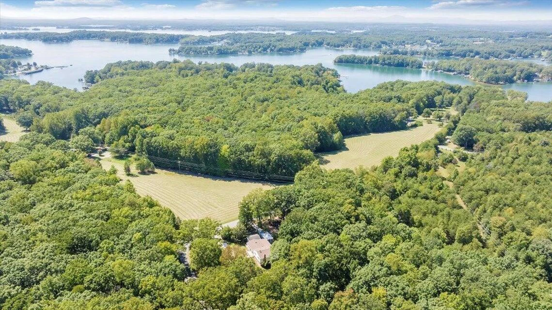 2633 Trading Post RD