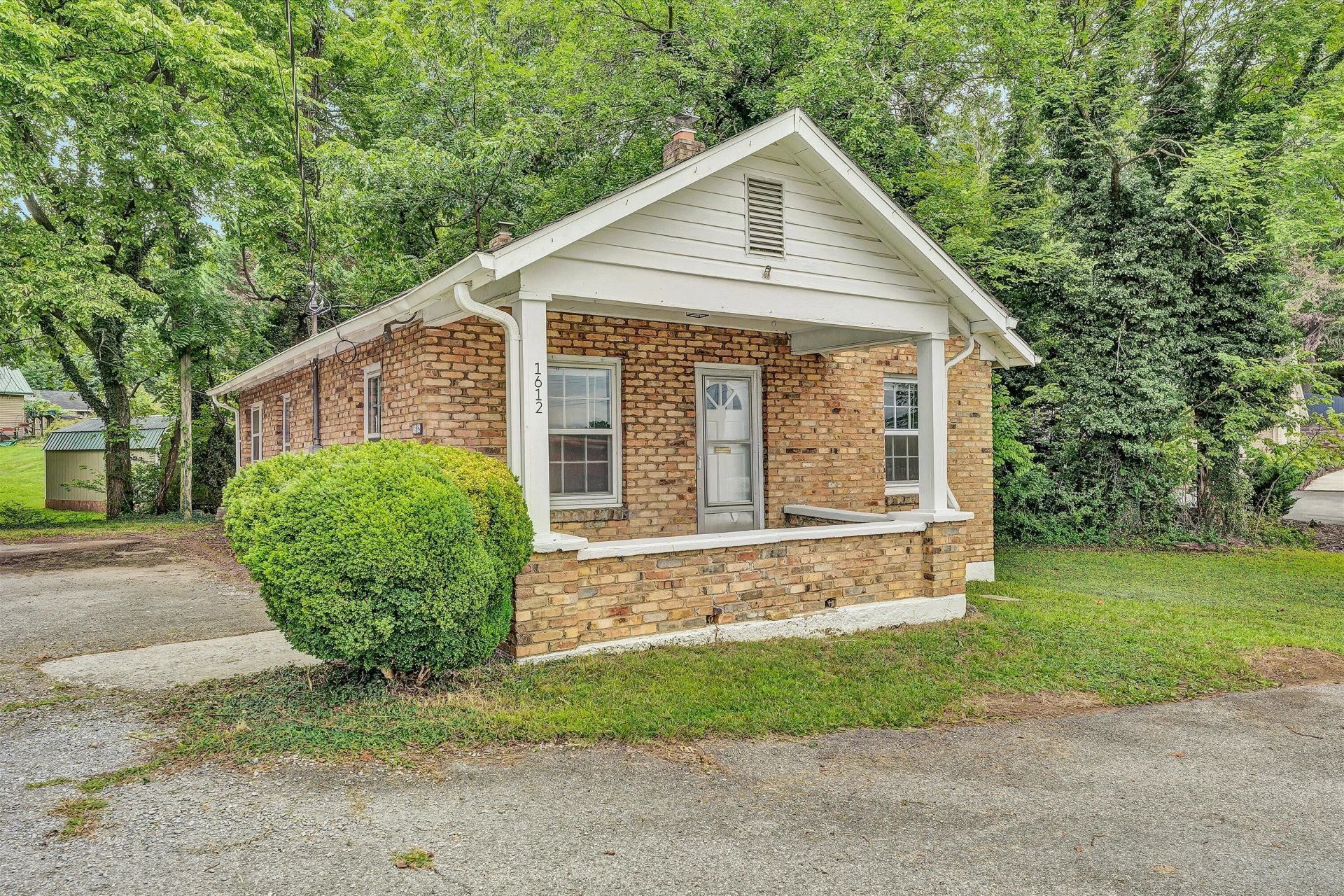 1612 Conehurst BLVD - Photo 2