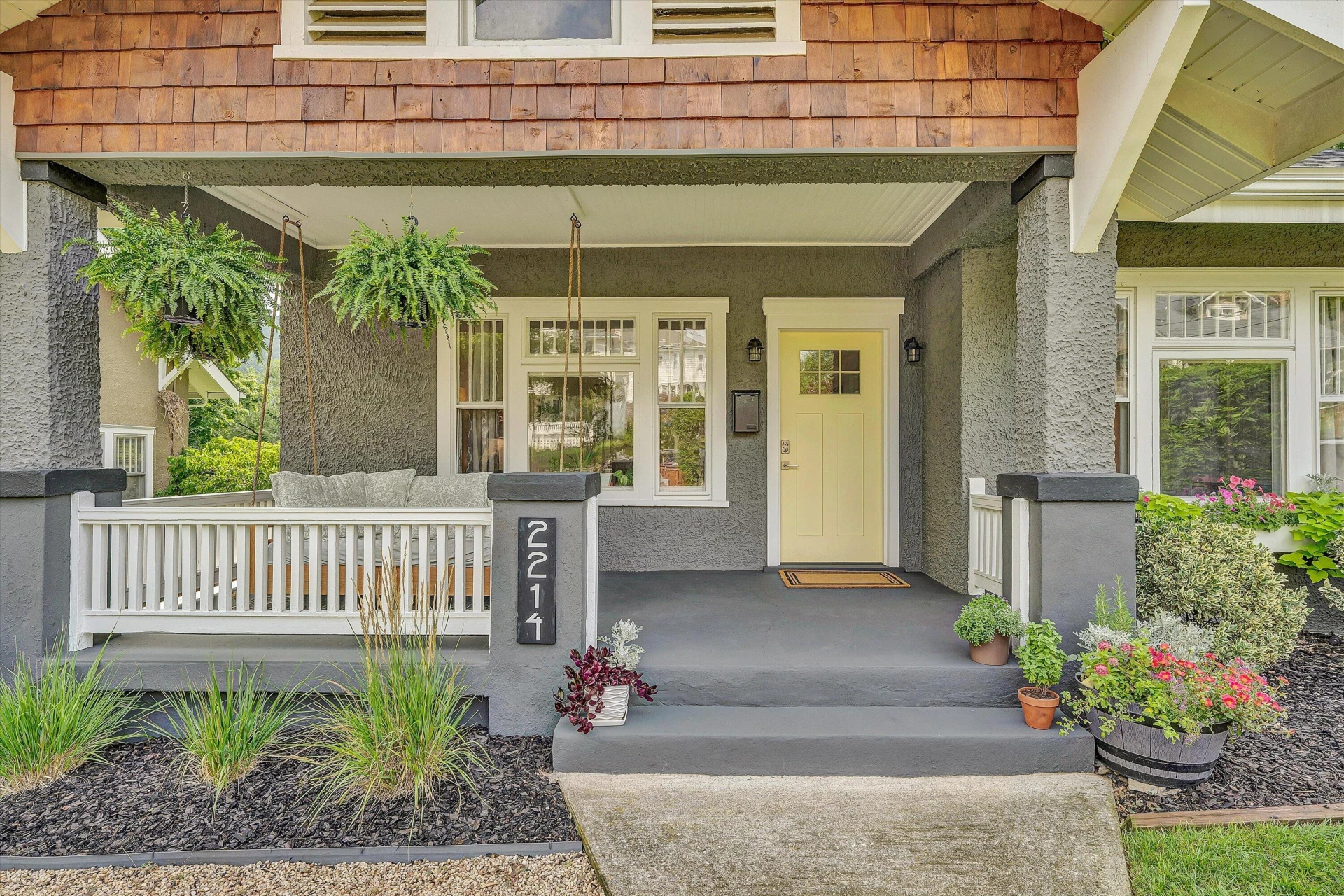 2214 Wycliffe AVE SW - Photo 2