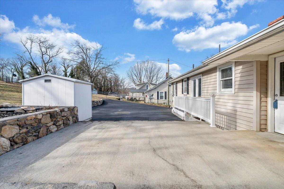 1902 Springfield AVE - Photo 28