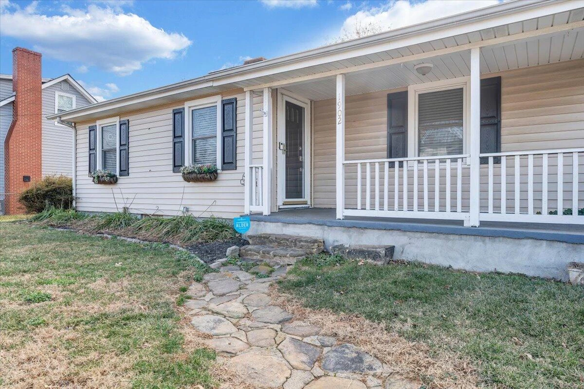 1902 Springfield AVE - Photo 4