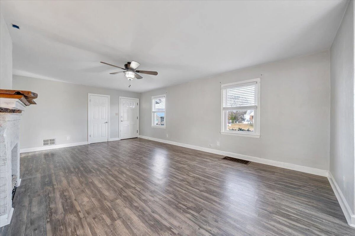 1902 Springfield AVE - Photo 6