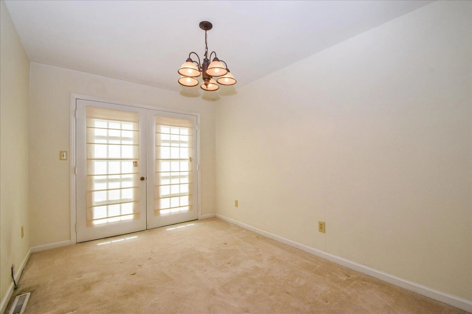 380 Andrew DR - Photo 2