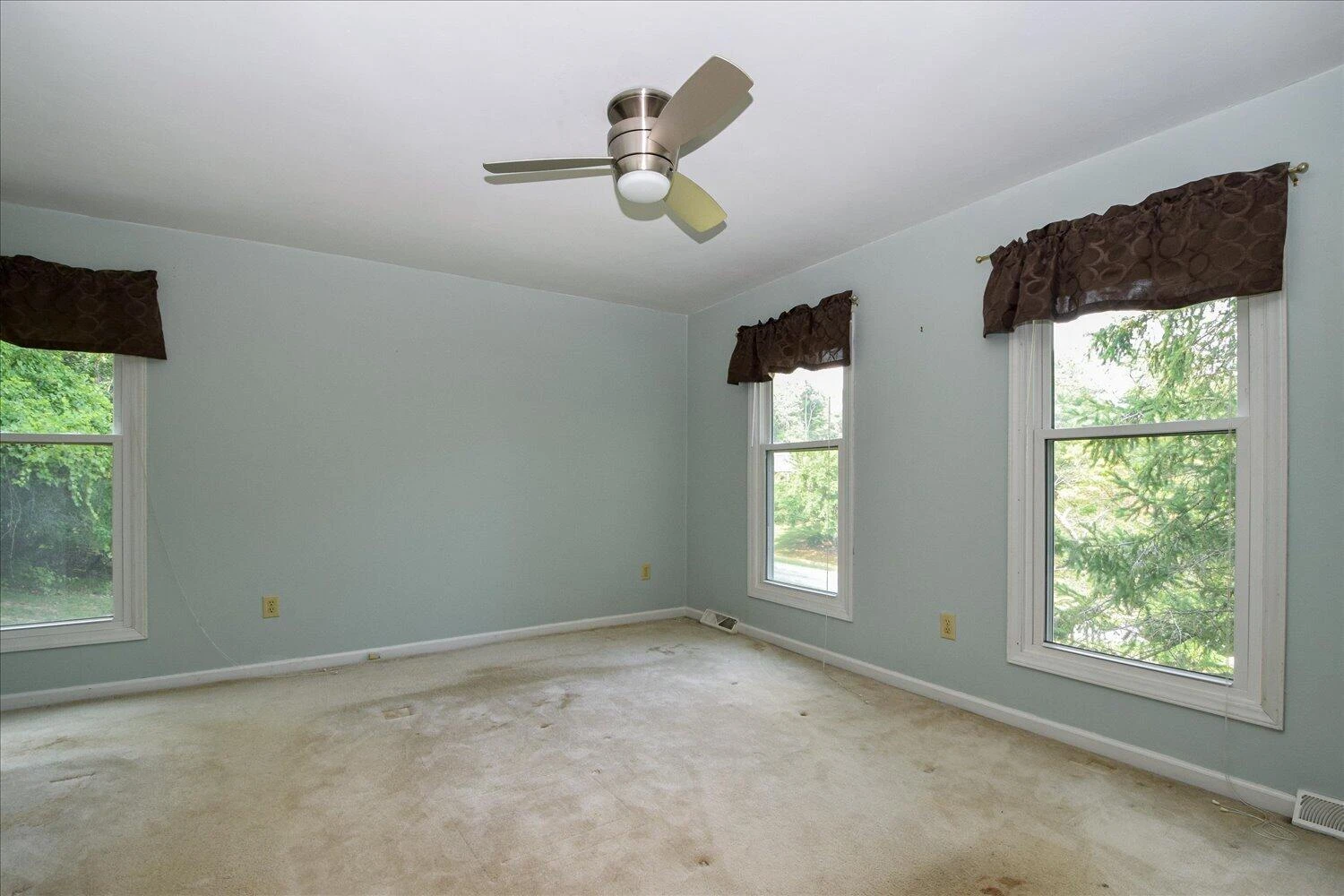 380 Andrew DR - Photo 3