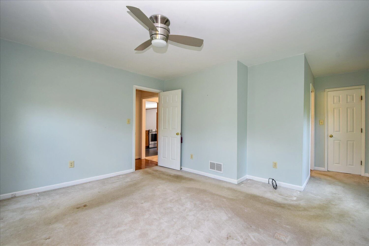 380 Andrew DR - Photo 4