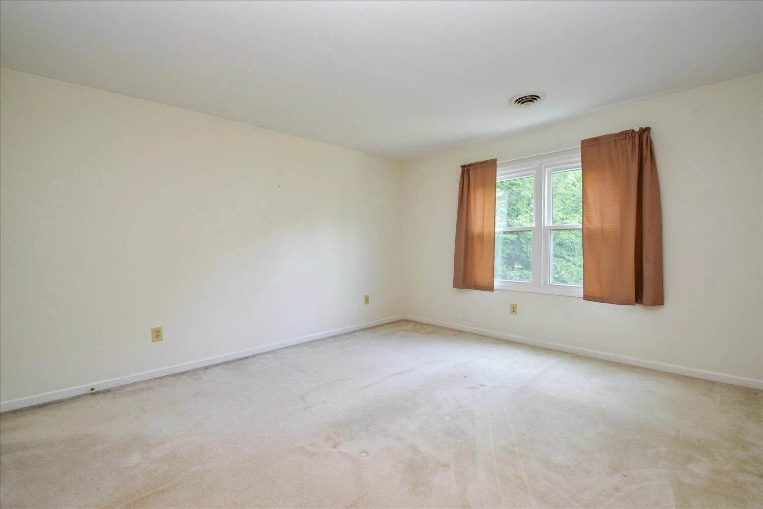 380 Andrew DR - Photo 8