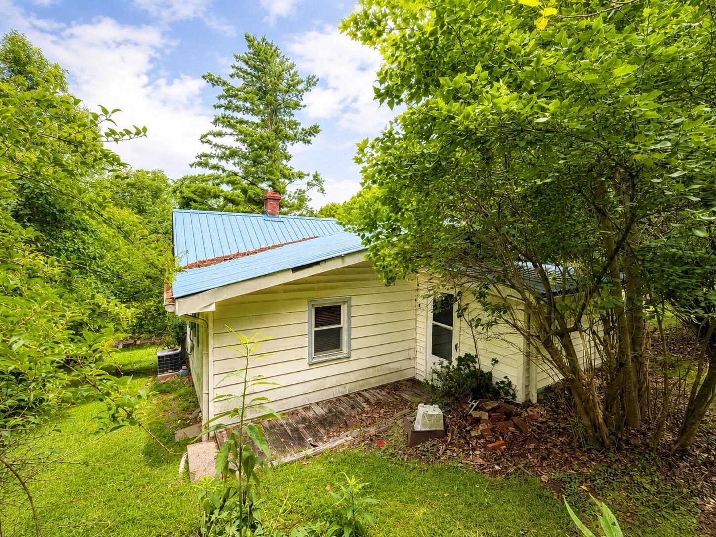 644 Ashwood DR - Photo 2