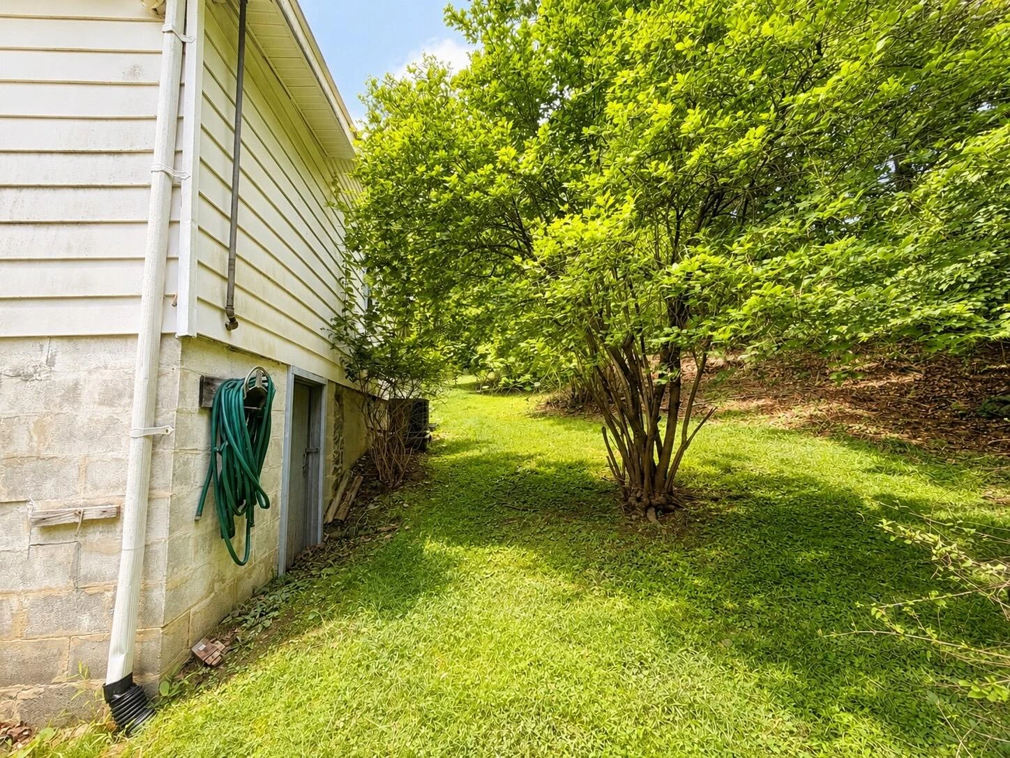 644 Ashwood DR - Photo 3
