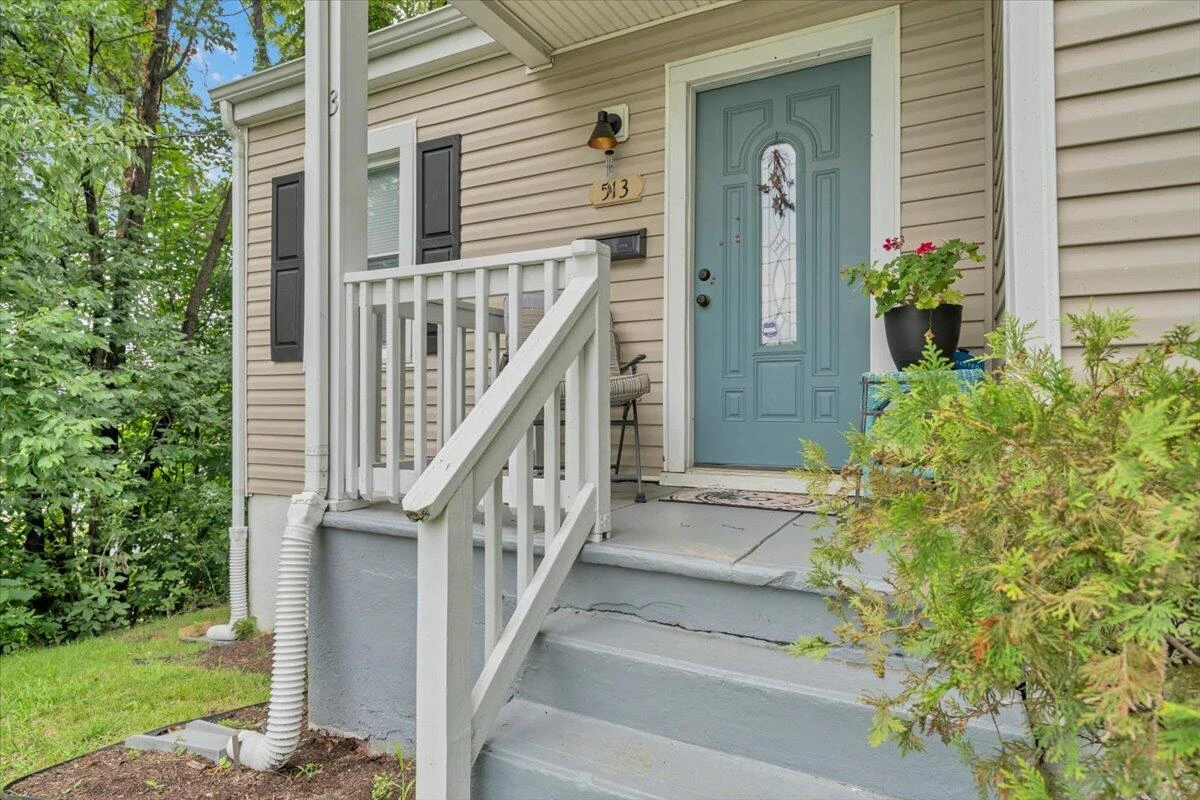 513 20th ST NW - Photo 2