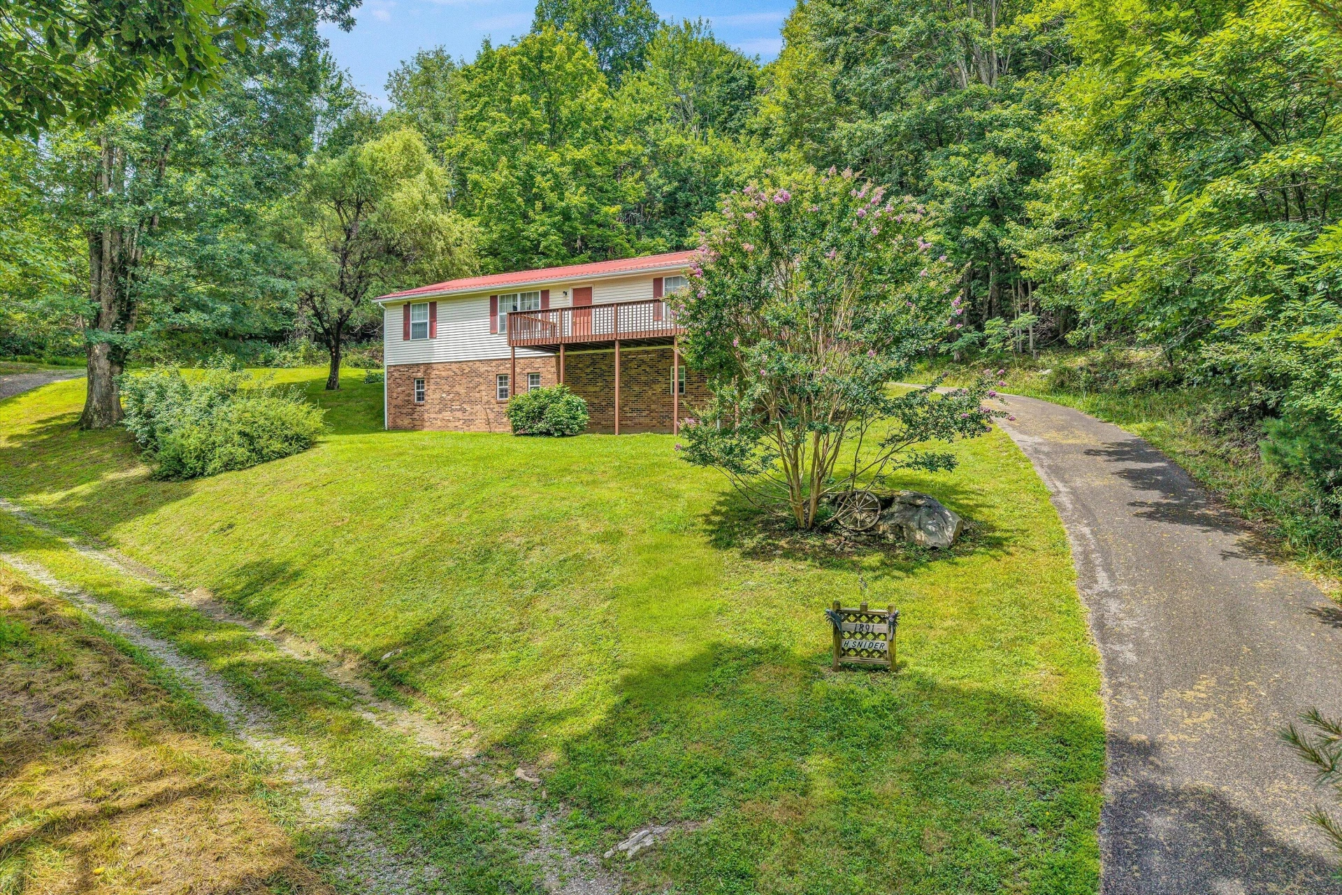 1891 Happy Hollow RD - Photo 3