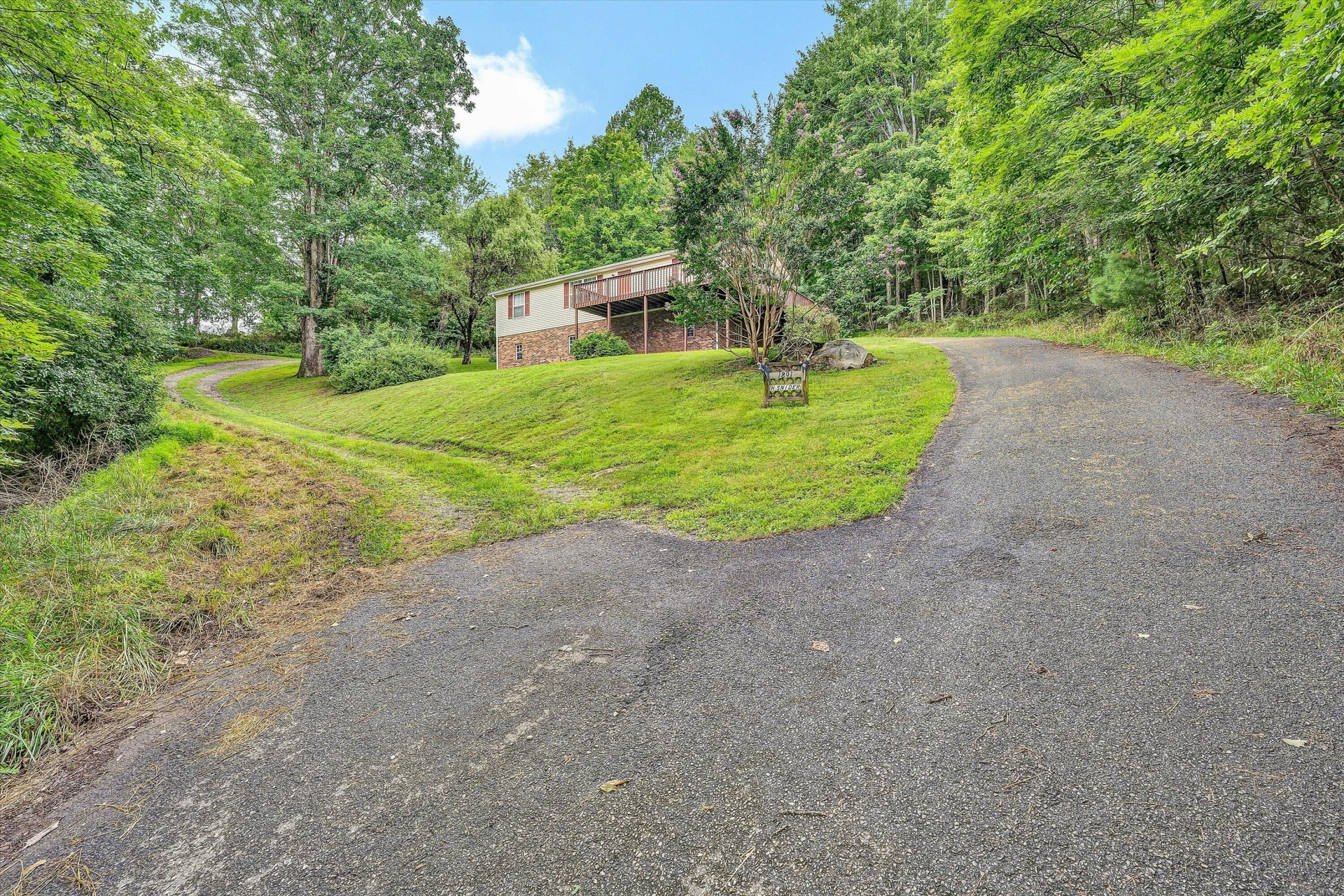 1891 Happy Hollow RD - Photo 35