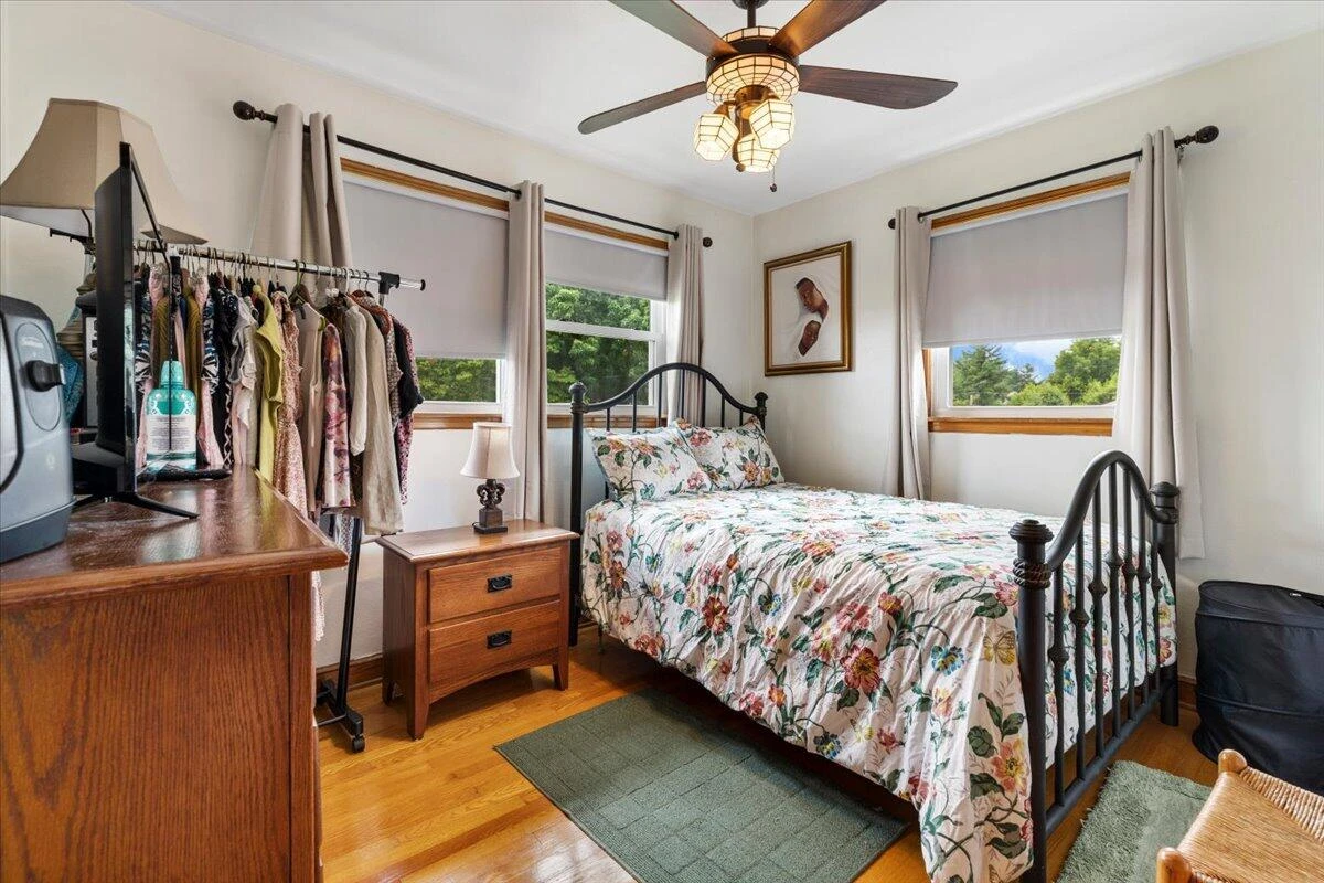 1915 Glenroy ST NW - Photo 19