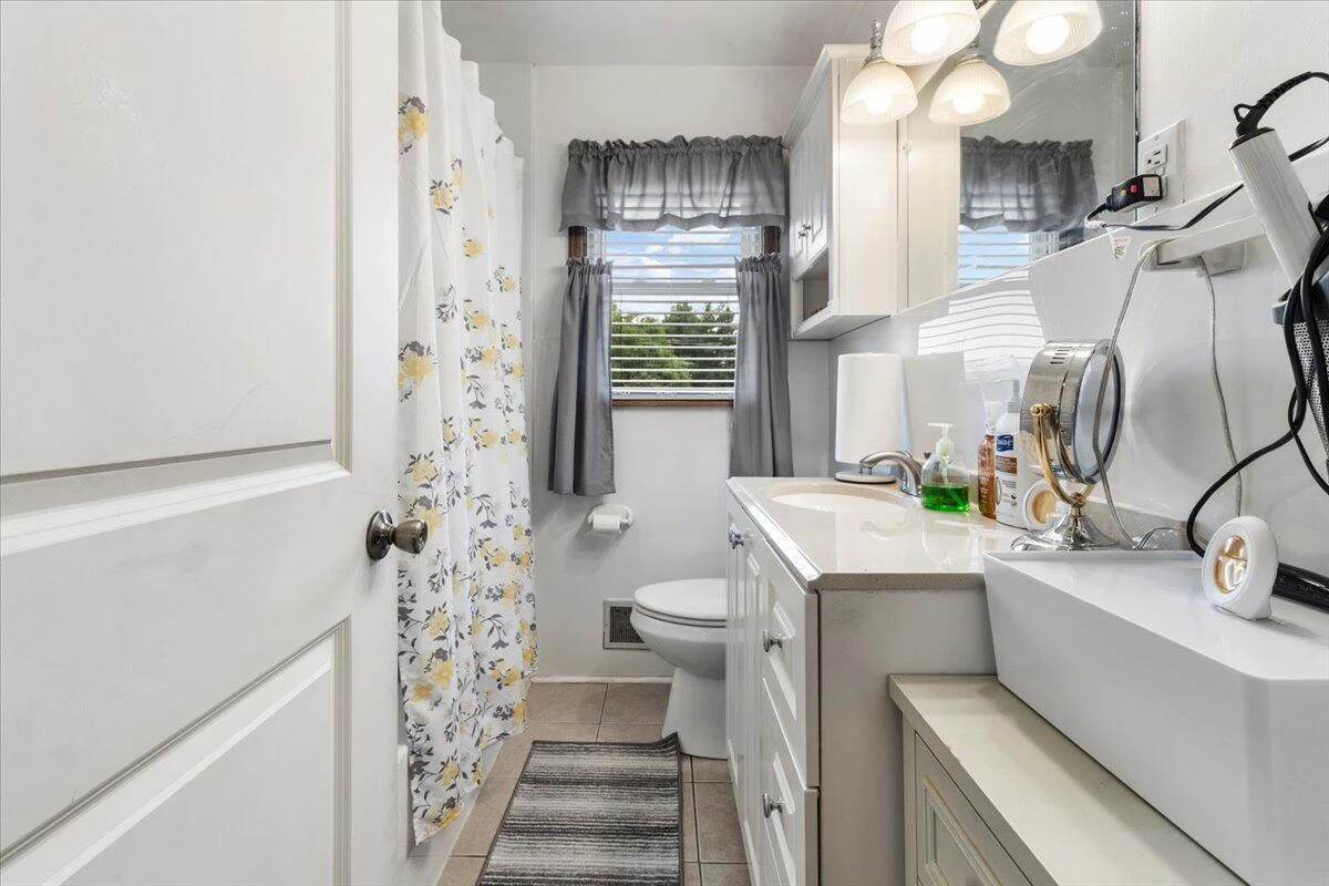 1915 Glenroy ST NW - Photo 21