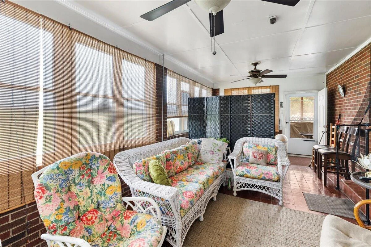 1915 Glenroy ST NW - Photo 28