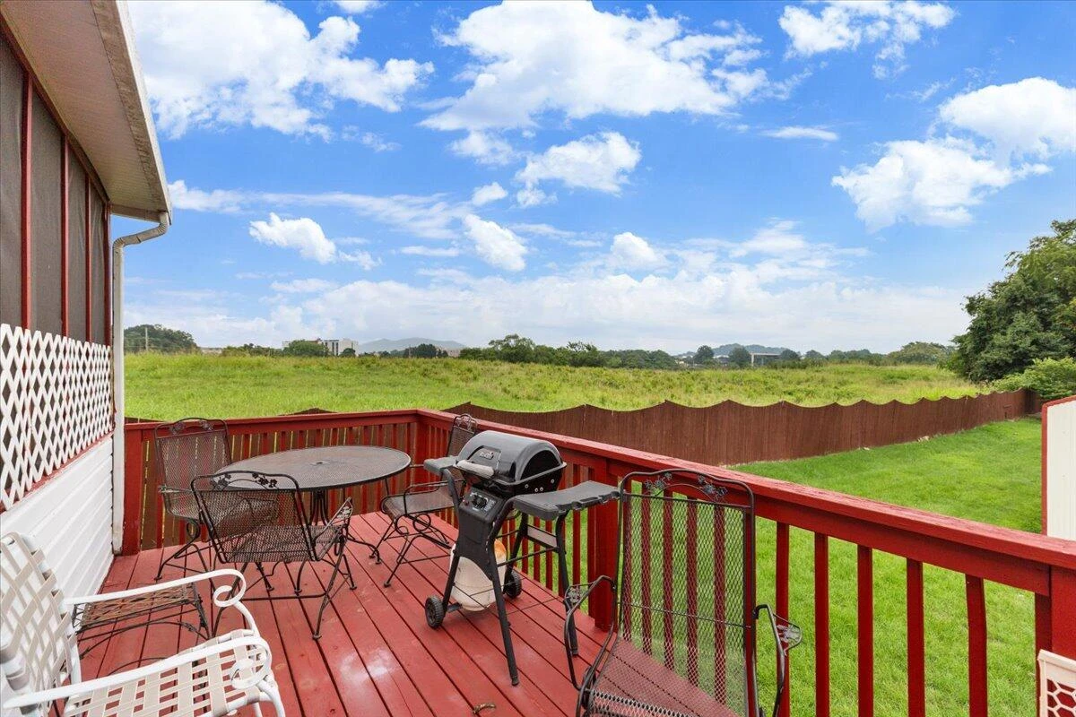 1915 Glenroy ST NW - Photo 32