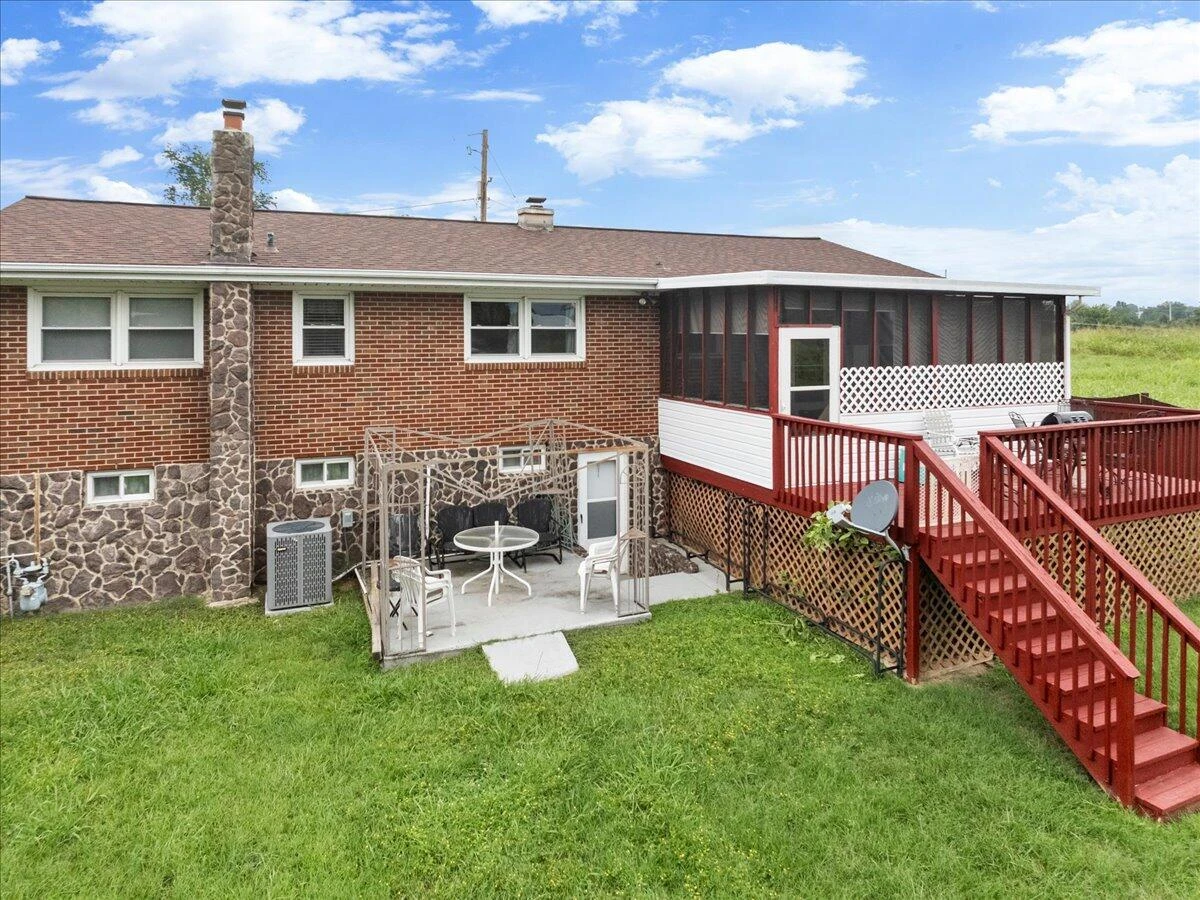 1915 Glenroy ST NW - Photo 35