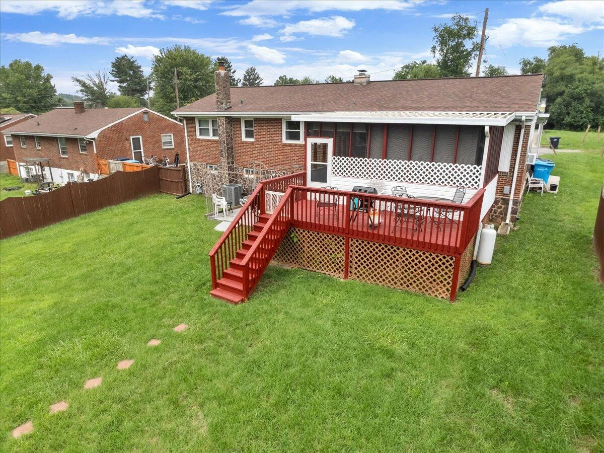 1915 Glenroy ST NW - Photo 38