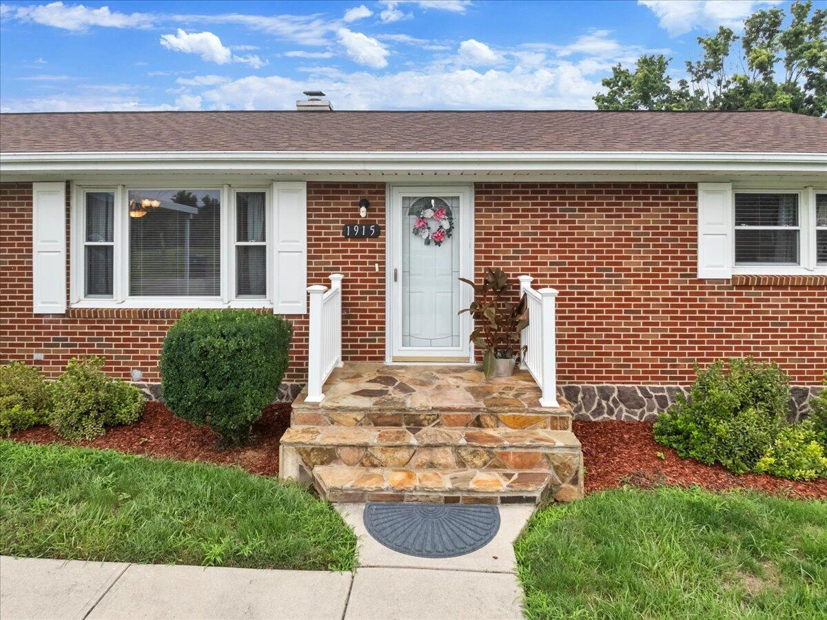 1915 Glenroy ST NW - Photo 5