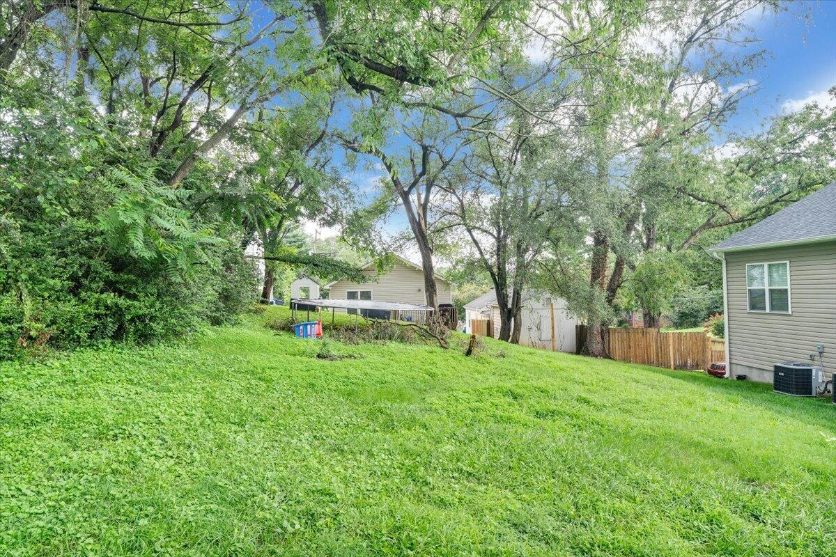 709 Wayland ST NE - Photo 8