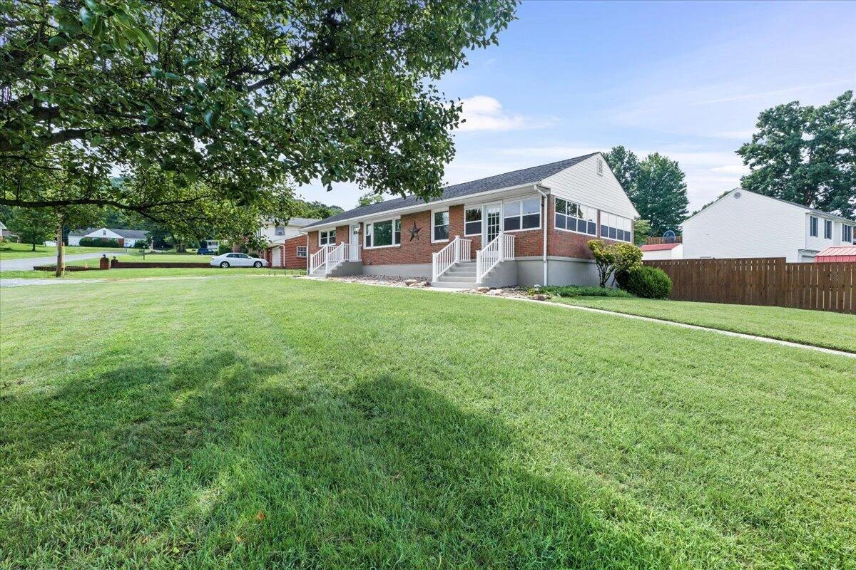 503 Palisades DR - Photo 2